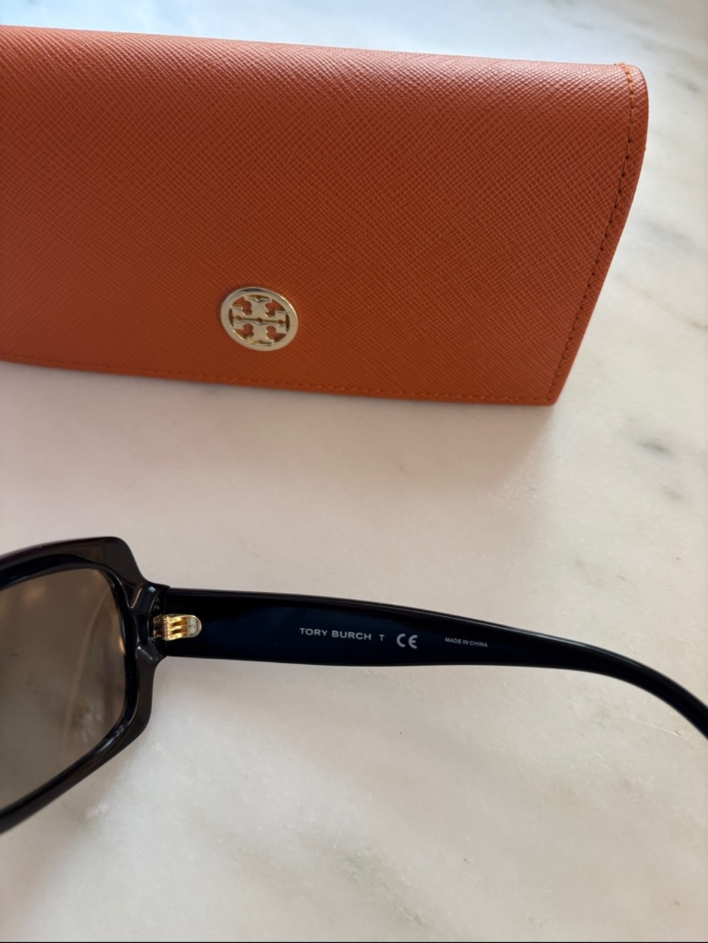 Tory Burch Black frame sunglasses - Picture 4 of 5